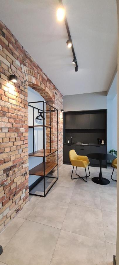 Apartsuites I Sorau ジャリ エクステリア 写真 A micro apartment in Warsaw, Poland