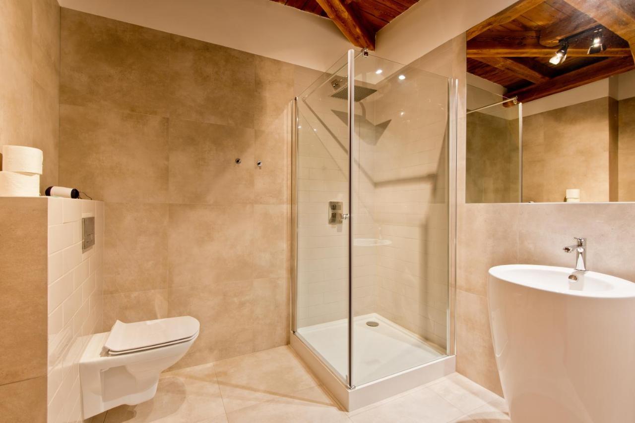 Apartsuites I Sorau ジャリ エクステリア 写真 A shower enclosure