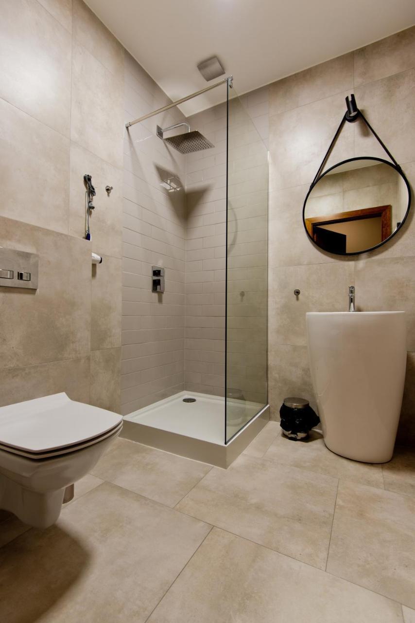 Apartsuites I Sorau ジャリ エクステリア 写真 A shower cubicle